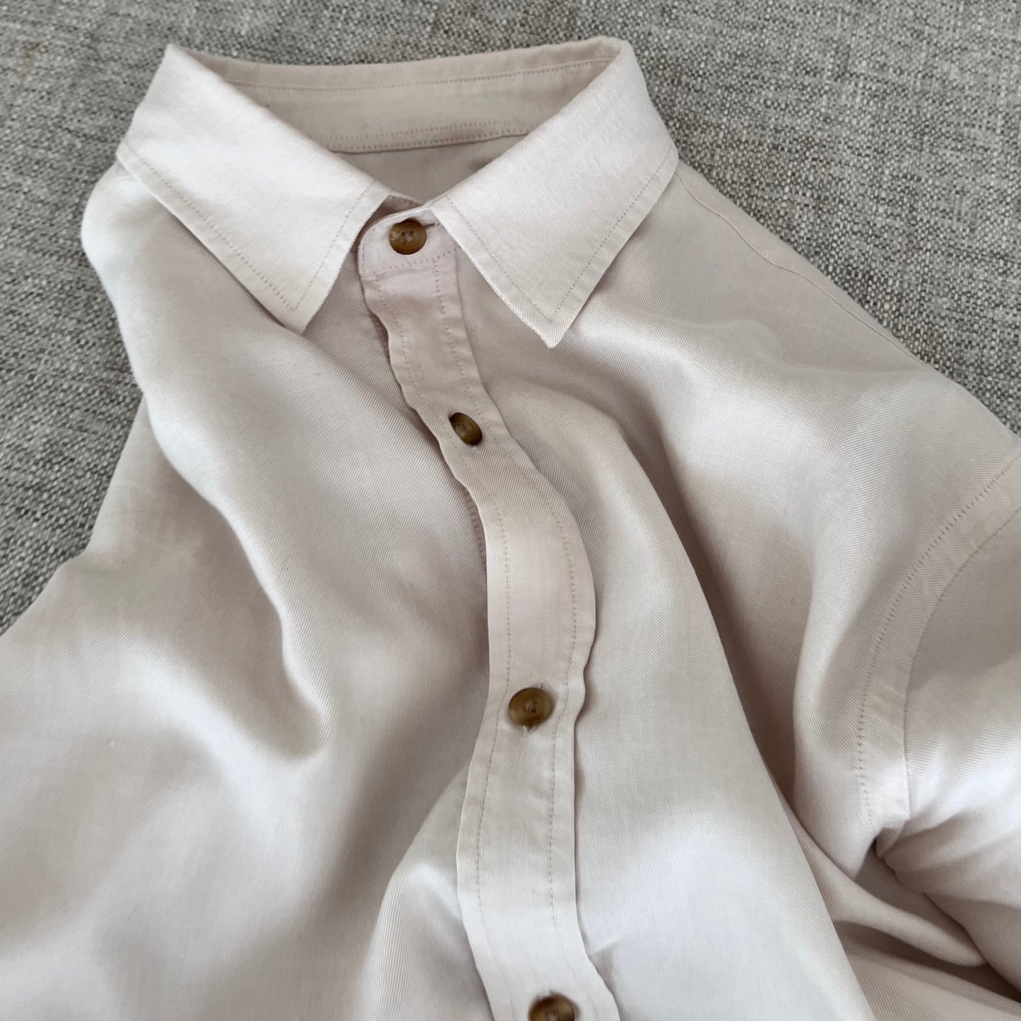 SHORT-SLEEVED TENCEL - Light beige
